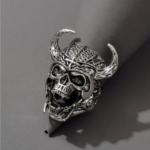 Mens silver skull ring